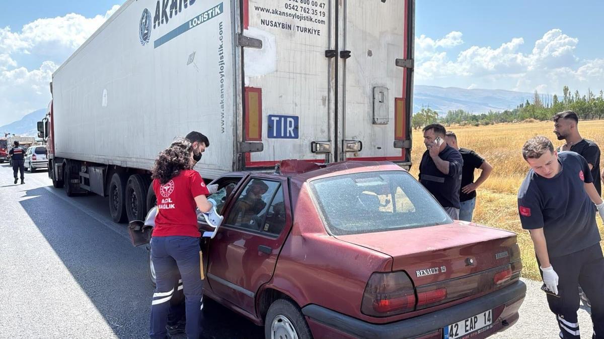 TIR'a arkadan çarpan otomobilin sürücüsü öldü