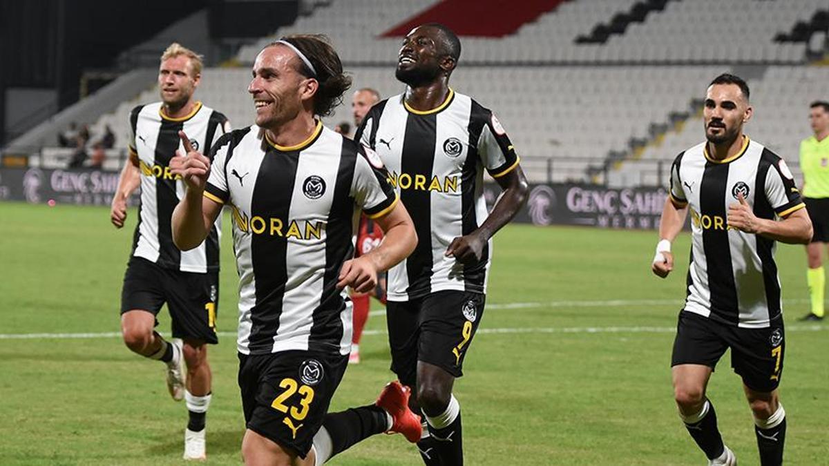 Erzurumspor'dan ayrılıp 1. Lig takımına gitti, ilk maçında gol attı