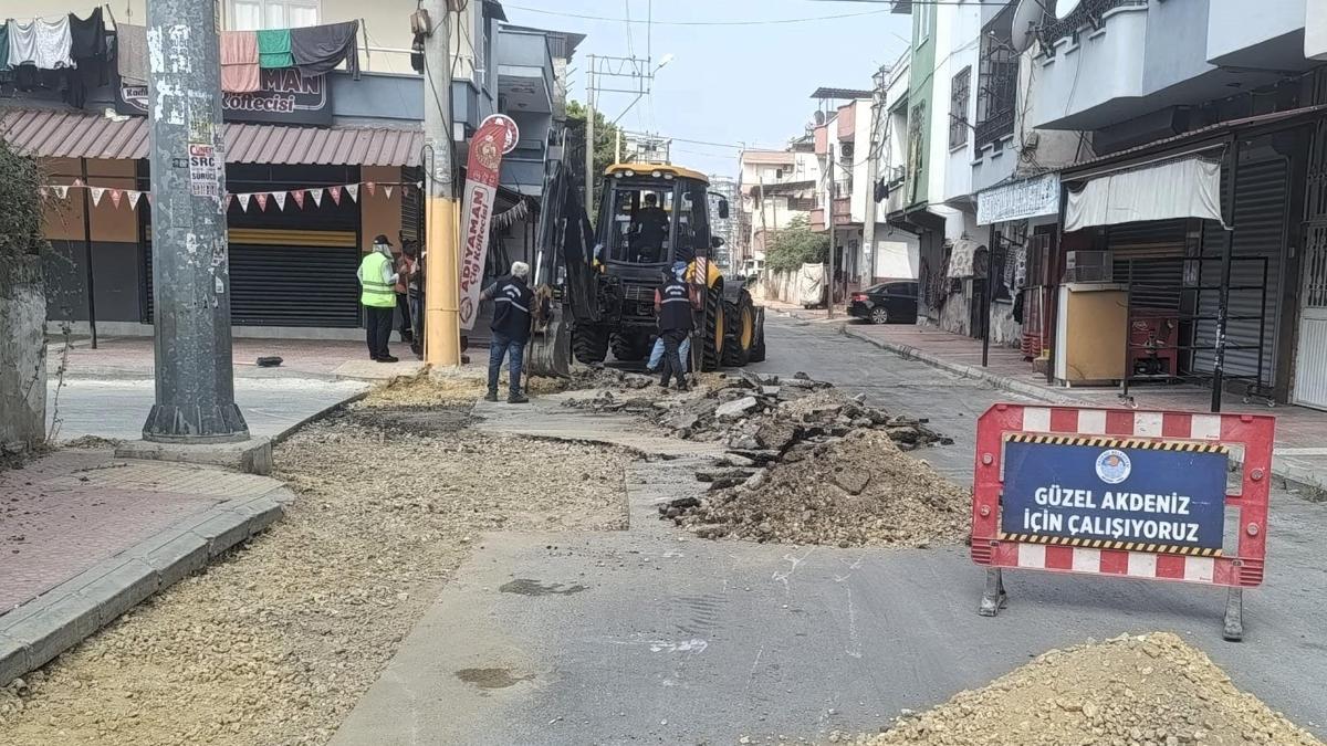 Akdeniz’de yeni yollar açılıyor, sokak ve kaldırımlar yenileniyor