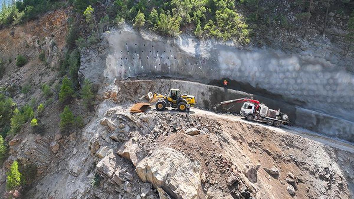 Adana'daki ölüm yoluna tünel! Çalışmalar tüm hızıyla sürüyor