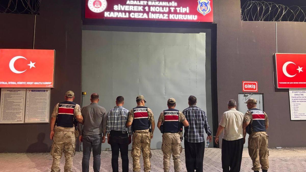 Şanlıurfa'da otomobile av tüfeğiyle ateş edilmesine ilişkin 4 şüpheli tutuklandı
