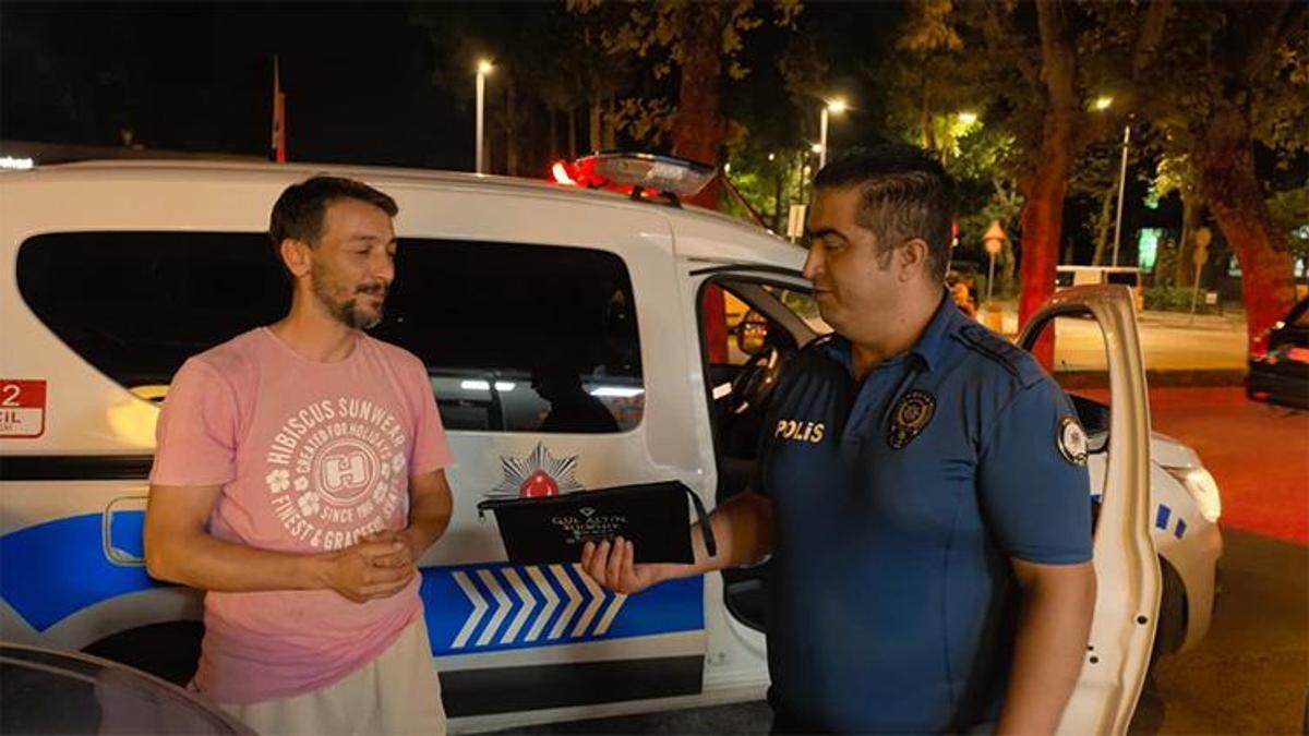 Duyarlı vatandaş, bulduğu 30 bin TL'yi sahibine ulaştırılması için polise teslim etti