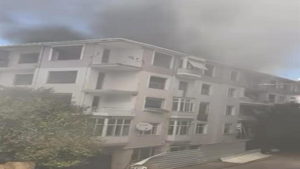 Maltepe'de kentsel dönüşüm şoku: Binanın çatısında yangın çıktı