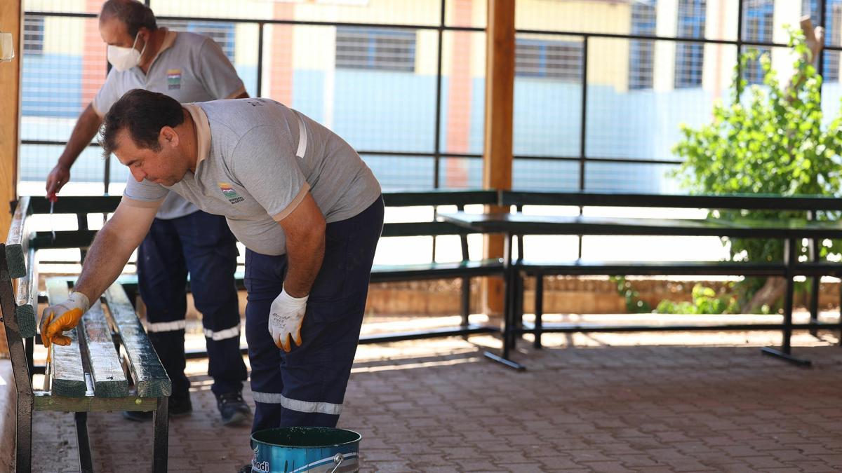 Marmaris'te okul bahçeleri yeni döneme hazırlanıyor
