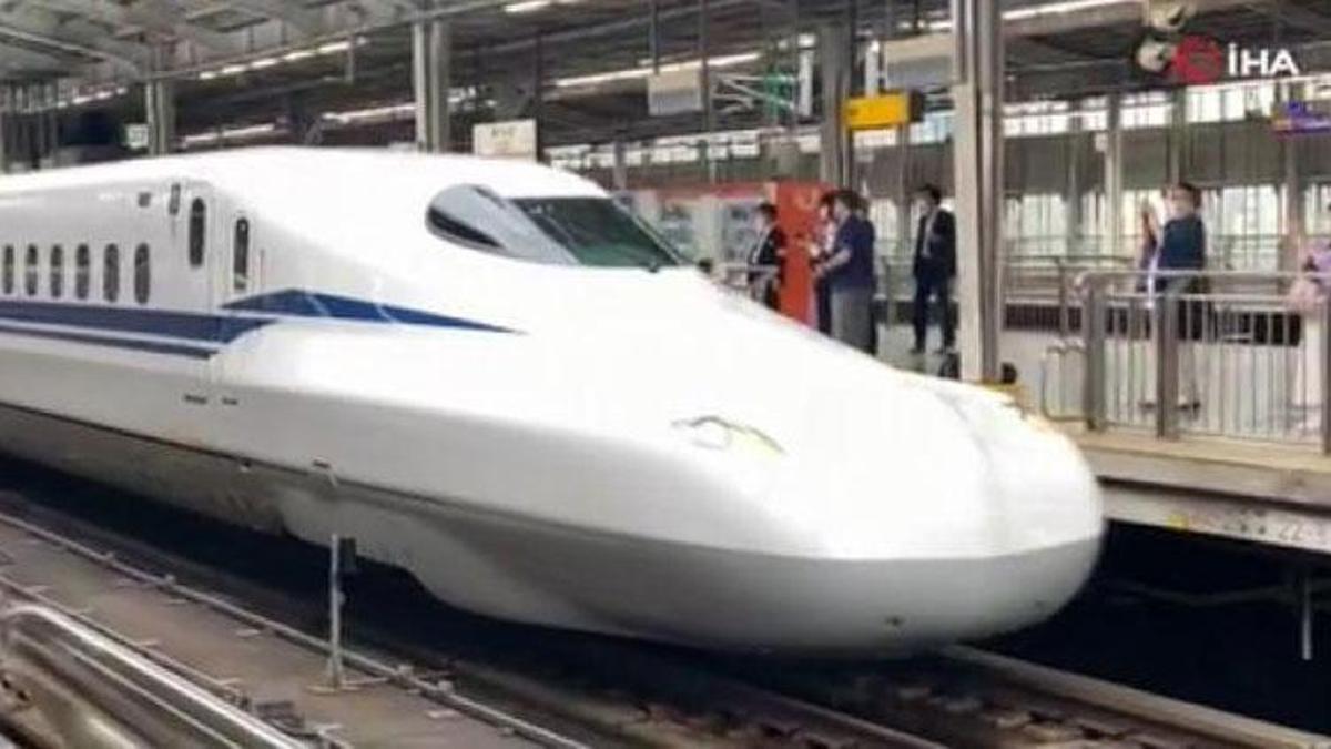 Japonya'da raylarda otları temizleyen işçilere hızlı tren çarptı