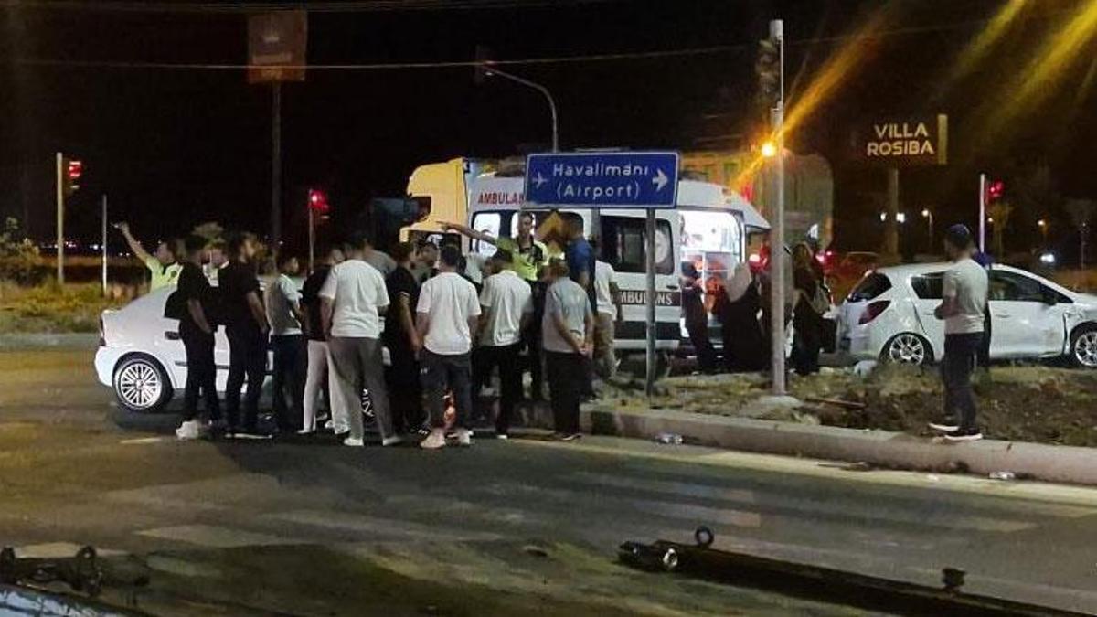 2 otomobilin çarpışması sonucu meydana gelen kazada 7 kişi yaralandı
