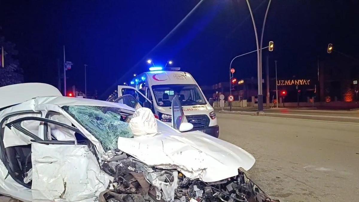 Bursa'da otomobil ile cip çarpıştı: 2 ölü, 2 yaralı