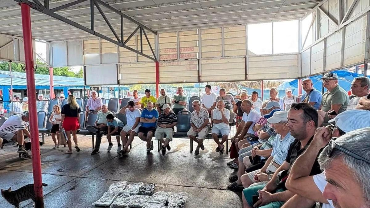 Erdek’te 60 yıllık balık mezatı geleneği sürdürülüyor
