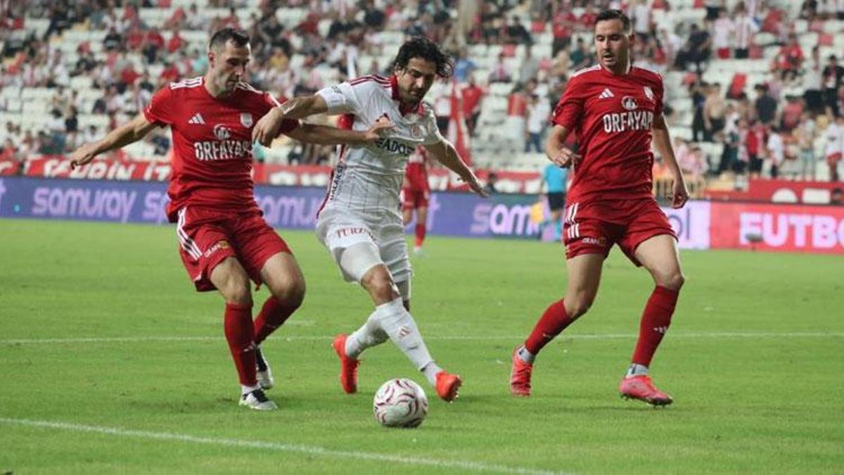 Antalyaspor - Pendikspor maçındaki gol düellosu nefesleri kesti