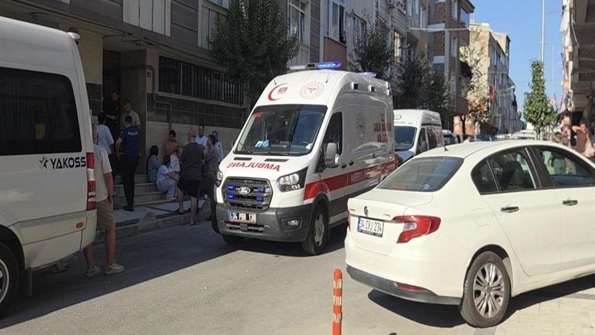 Gaziosmanpaşa'da boğazı kesildi: Aile evinde bulundu, polis şüpheli buldu