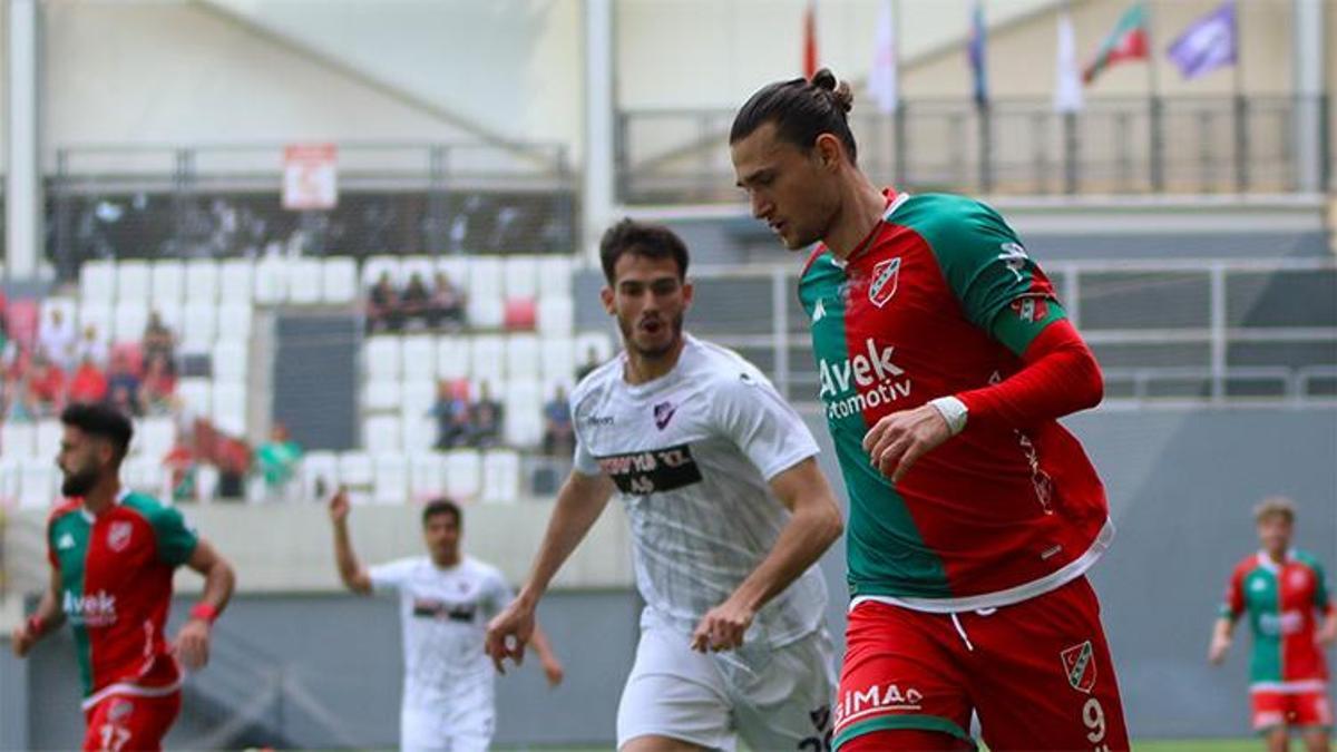 Karşıyaka'da eski golcü yuvaya dönüyor! Anlaşma sağlandı