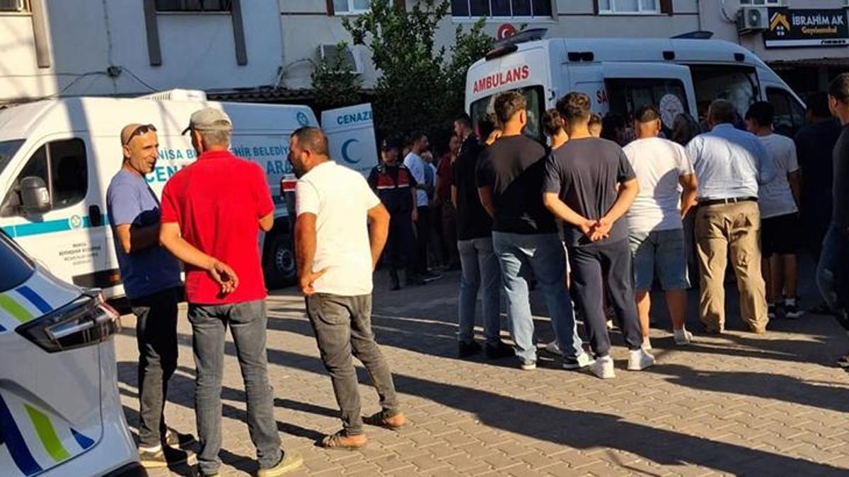 Manisa’da berber dükkanına silahlı saldırı! 2 kişi kurşunların hedefi oldu