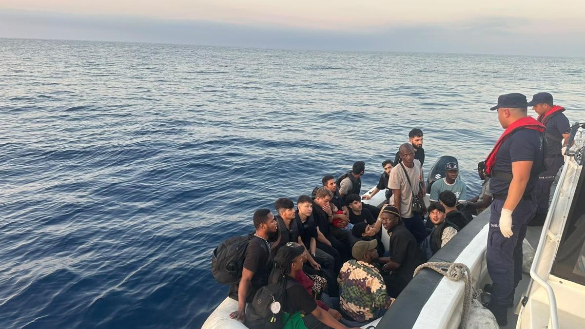 İzmir'de 44 düzensiz göçmen yakalandı