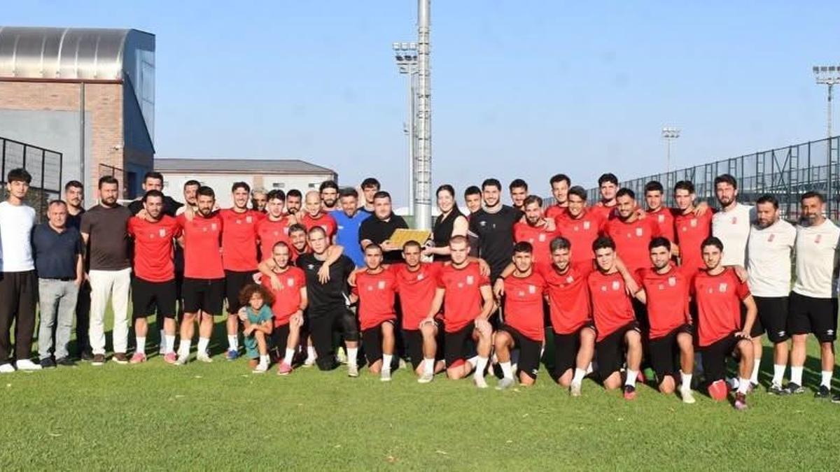 Yasemin Adar'dan Balıkesirspor'a ziyaret