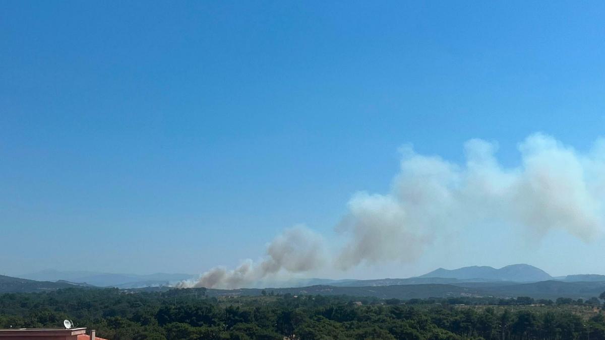 Çanakkale'de tarım arazisi ve merada yangın