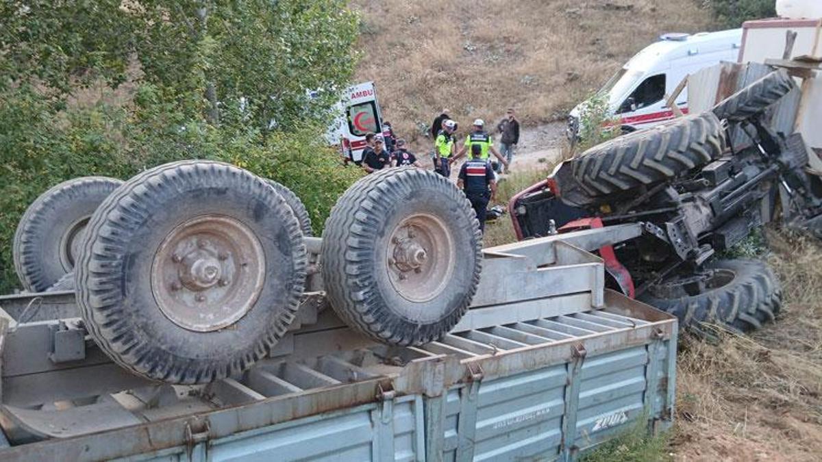 Traktör şarampole devrildi 4 kişi yaralandı