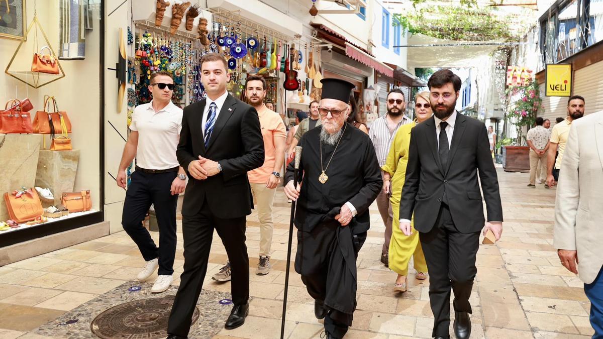 Fener Rum Patriği Bartholomeos, Aya Nikola Kilisesini’nin restorasyon sürecini inceledi