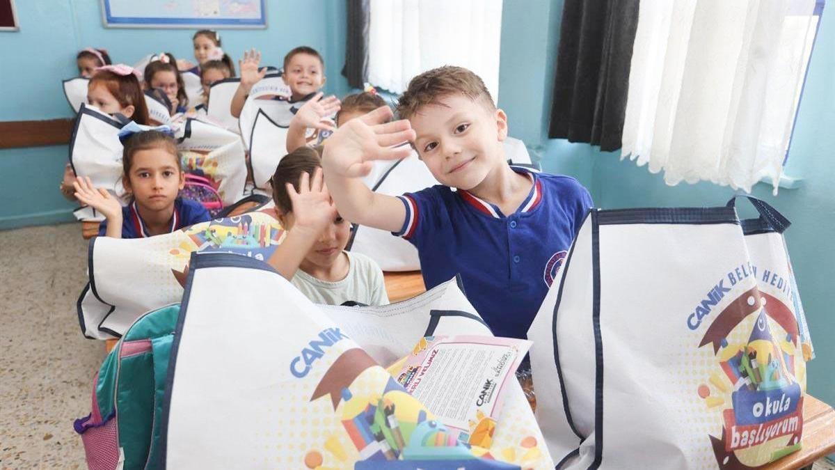 Samsun Canik Belediyesi'nden tüm öğrencilere çanta ve kırtasiye seti