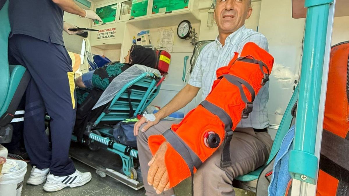 Yüksekova’da minibüsle kamyonet çarpıştı: 10 yaralı