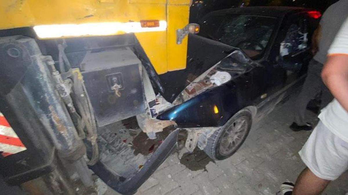 Otomobil park halindeki vince arkadan çarptı