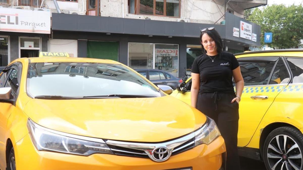 Servis aracından taksi direksiyonuna geçti, Sakarya'da bu işi yapan tek kadın oldu!