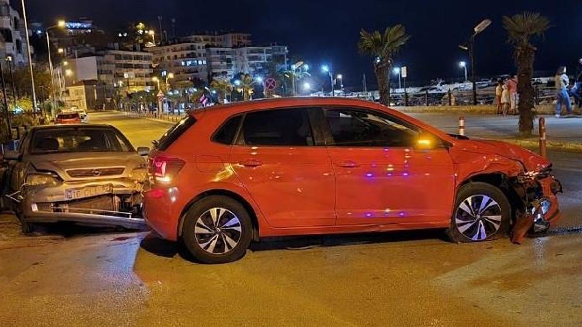 Bursa'da iki otomobil çarpıştı: 4 yaralı