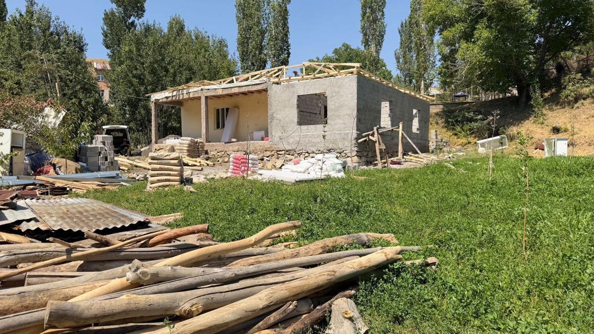 Fen lisesini kazanan ikizlerin ailesinin tek odalı evi, 3+1’e dönüştürülüyor