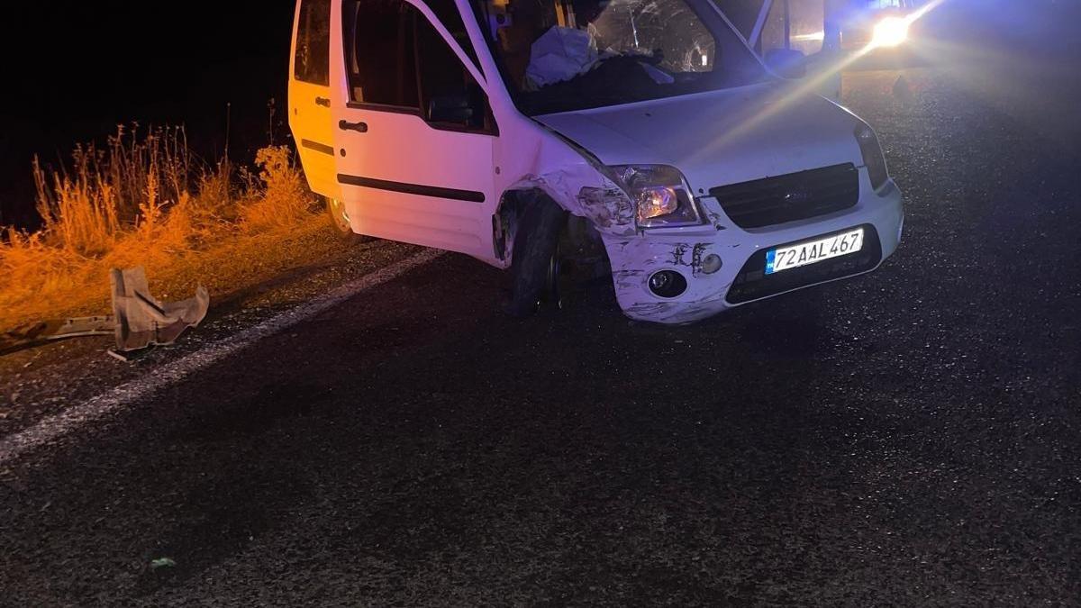 Gercüş’te iki hafif ticari araç çarpıştı: 4 yaralı