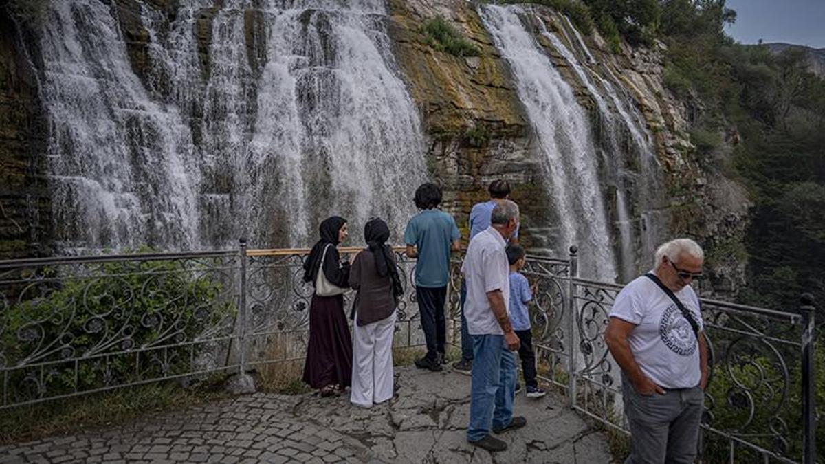 UNESCO adayı Tortum Şelalesi'nde hafta sonu yoğunluğu: Ziyaretçilerin akınına uğradı!