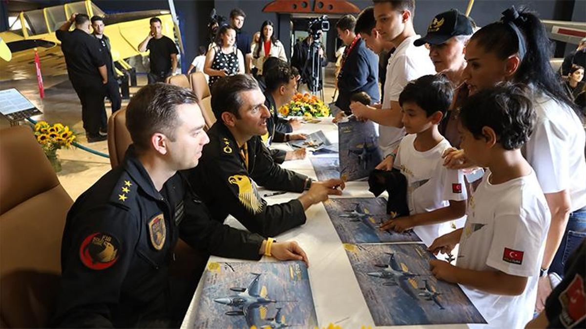 İstanbul Hava Müzesi'nde SOLOTÜRK kuyruğu