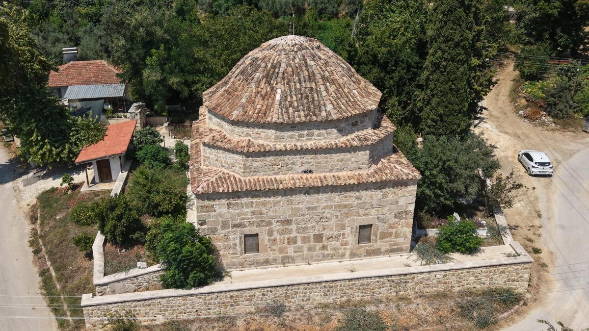 Perge’nin antik taşları, 200 yıllık caminin duvarlarında