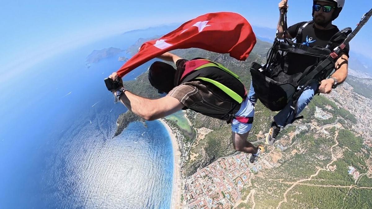 Fethiye'de 30 Ağustos'a özel yamaç paraşütü atlayışı
