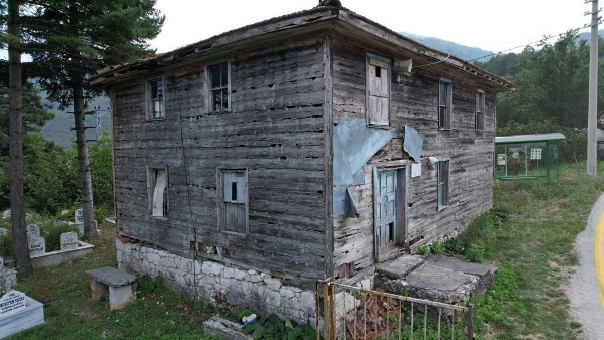 Malzemeleri öküzlerle taşındı: 78 yıldır ayakta duruyor