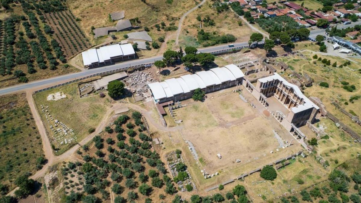 Manisa'da gün yüzüne çıktı! Parayı bulan Lidyalıların gizemini pişmiş tuğla ele verdi