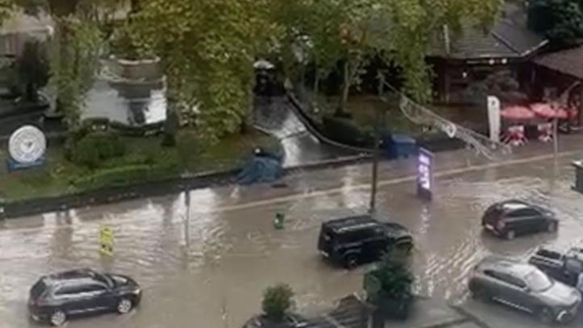 Rize'de sağanak cadde ve sokakları göle çevirdi