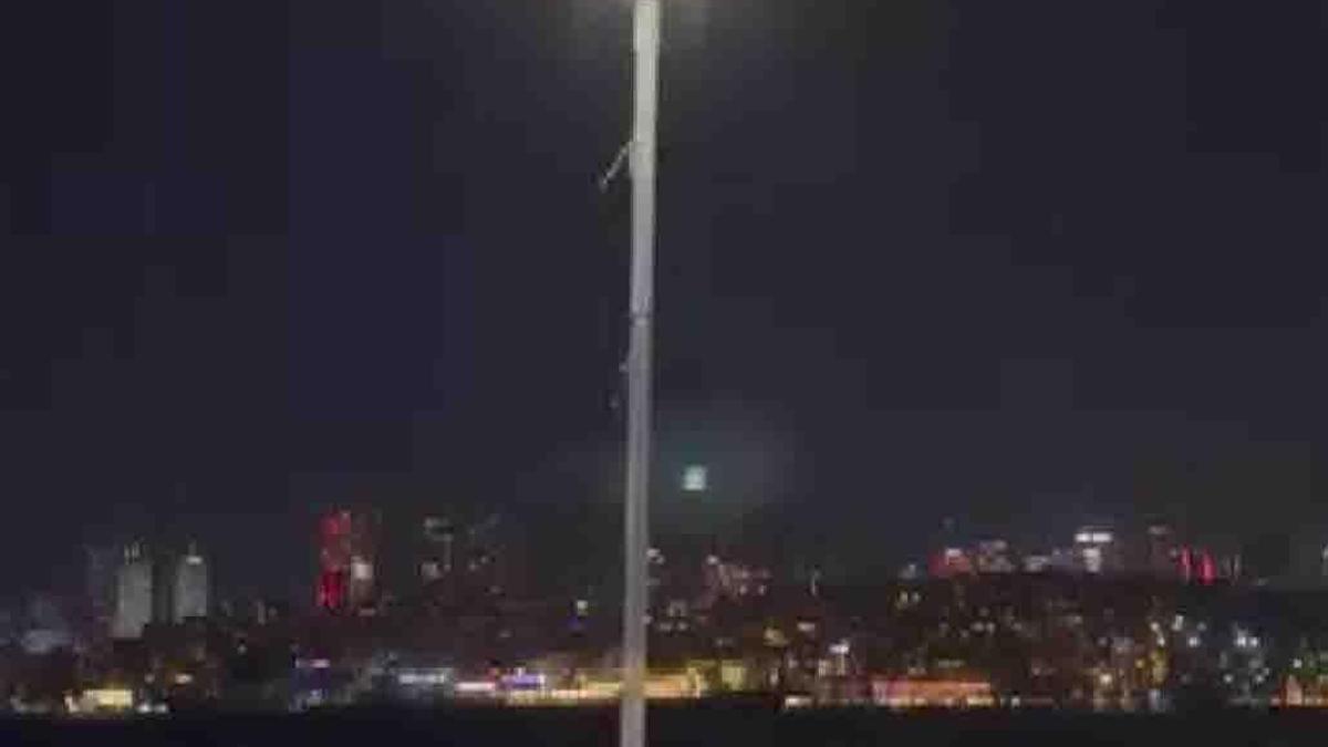 Üsküdar'da sahilde alkol içenlere polis dronundan uyarı