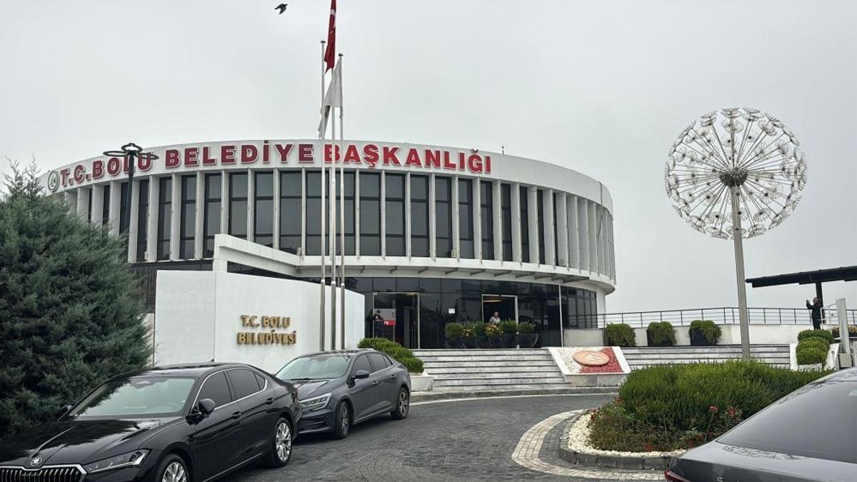 Bolu Belediyesi'ne şafak operasyonu! 22 kişiye gözaltı kararı: 'Çalışmayan araçlara milyonlar ödenmiş'