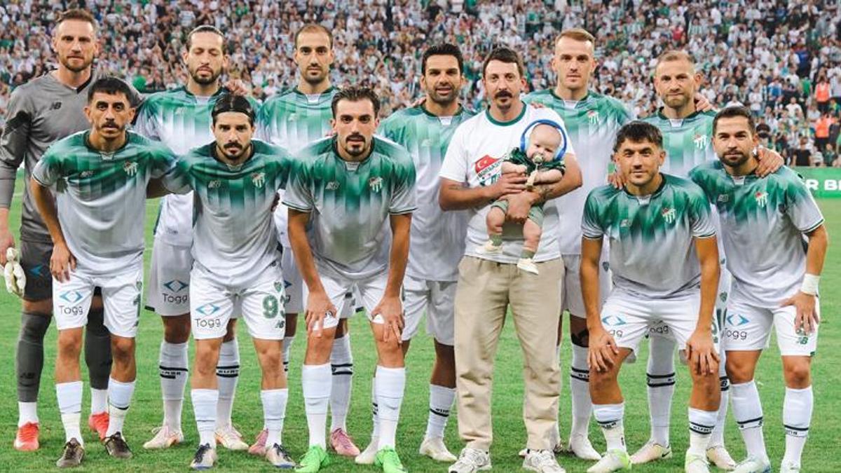 Bursaspor'da ayrılık! Şampiyon kadrodaydı, veda etti