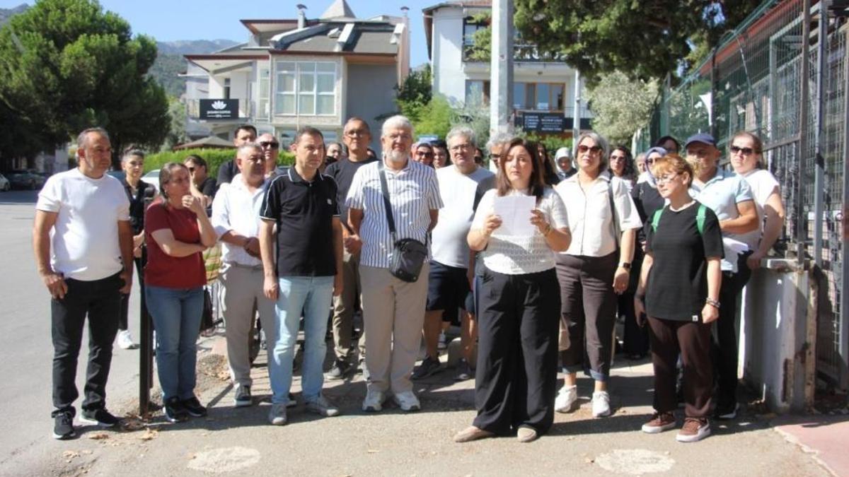 Denizli'de depreme dayanaksız olduğu belirlenen okulda belirsizlik sürüyor