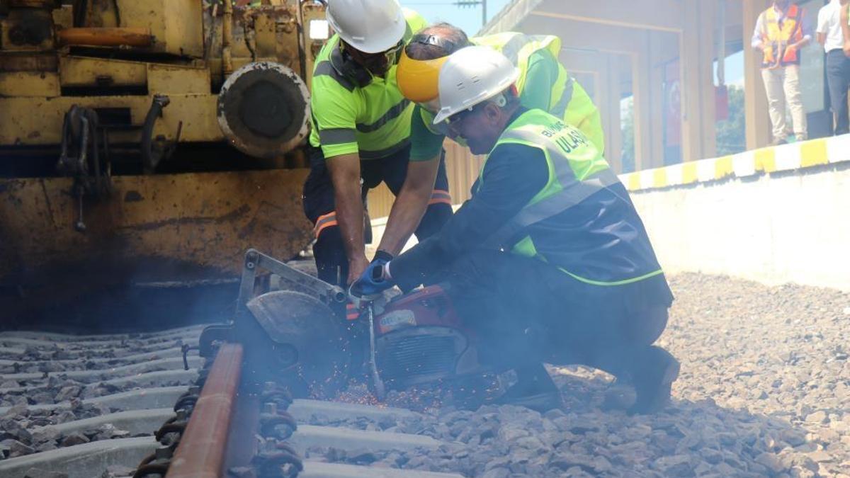 Sakarya'da tarihi dönüşüm başladı! Şehir merkezini rahatlatacak dev proje ile 2 kilometrelik hat yeniden şekilleniyor!