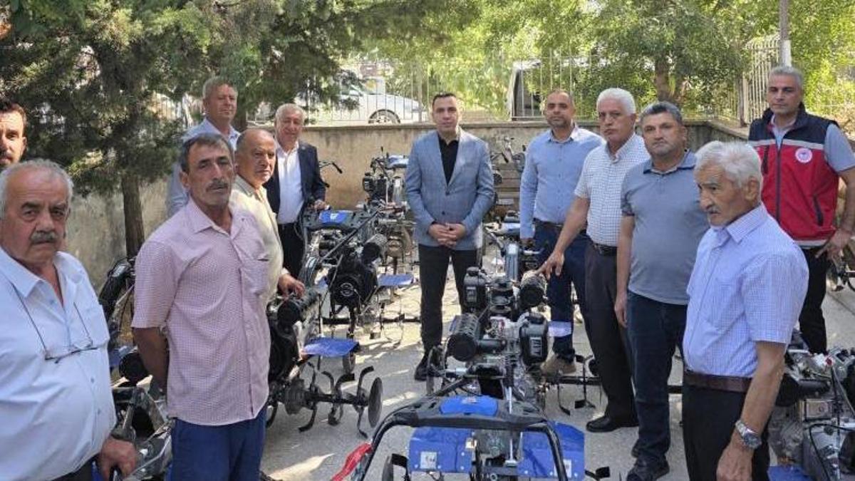 Adıyaman'da çiftçilere hibe destekli tarım aletleri dağıtıldı: Modern ekipmanlar üreticilerle buluştu!