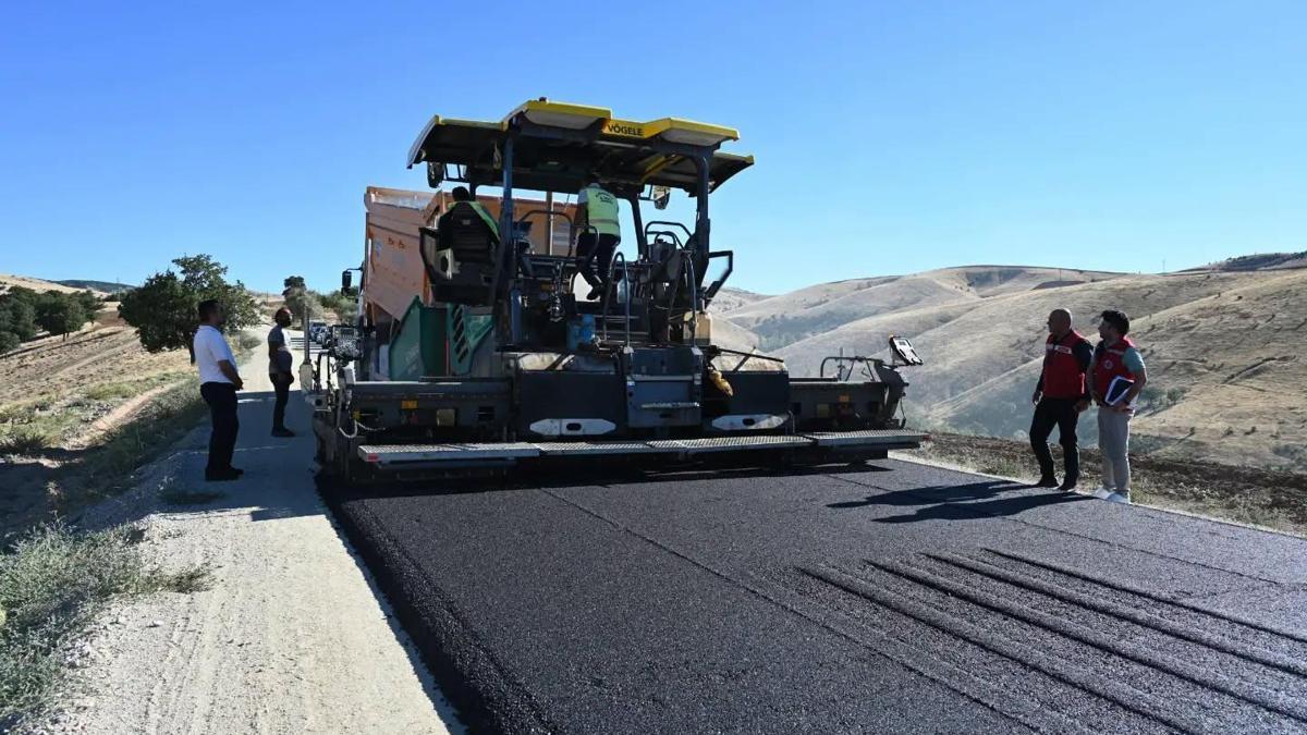 Kırıkkale'de köy yolları asfaltlanıyor