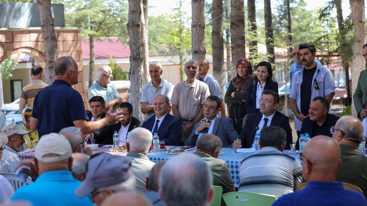 Vali Akmeşe köylerde vatandaşların sorunlarını dinledi