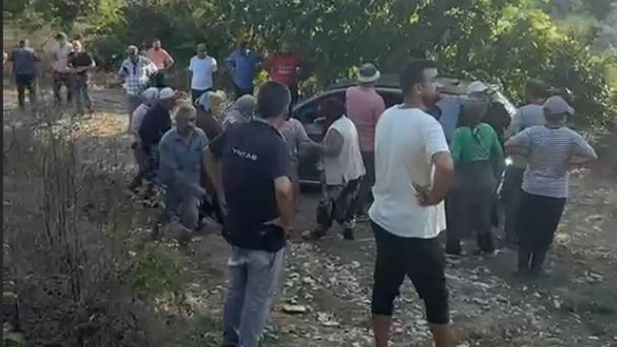 Devrilen traktörün altında kalarak yaşamını yitirdi