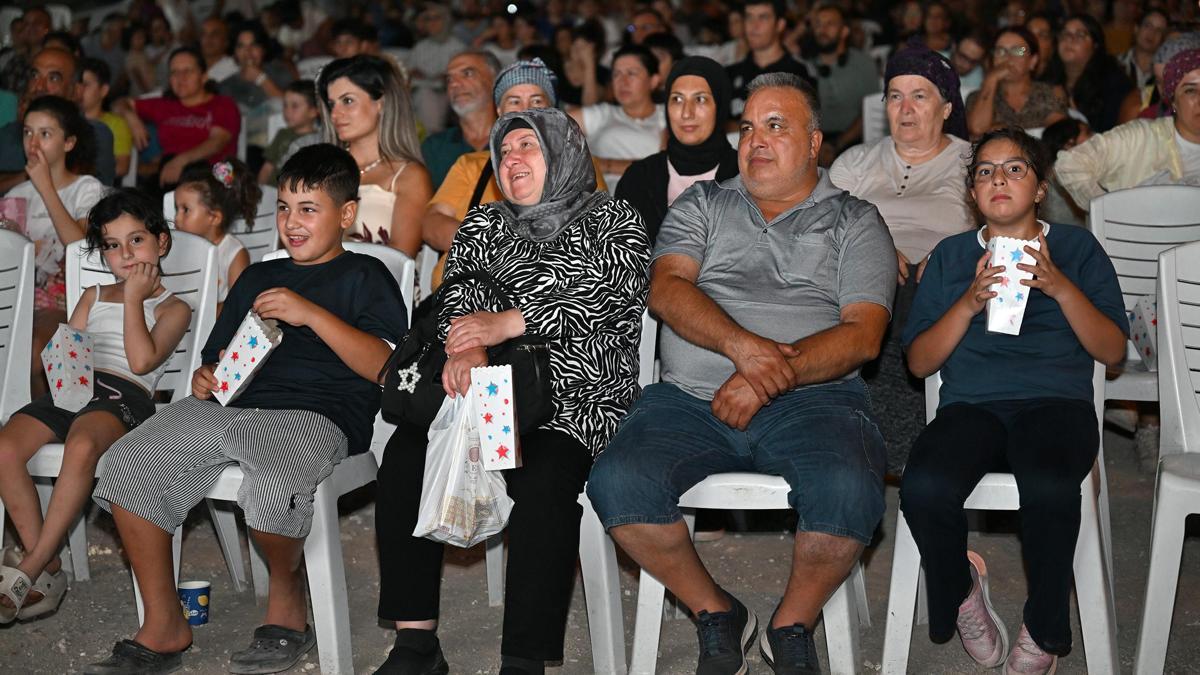 Tarsus’ta açık hava sineması keyfi