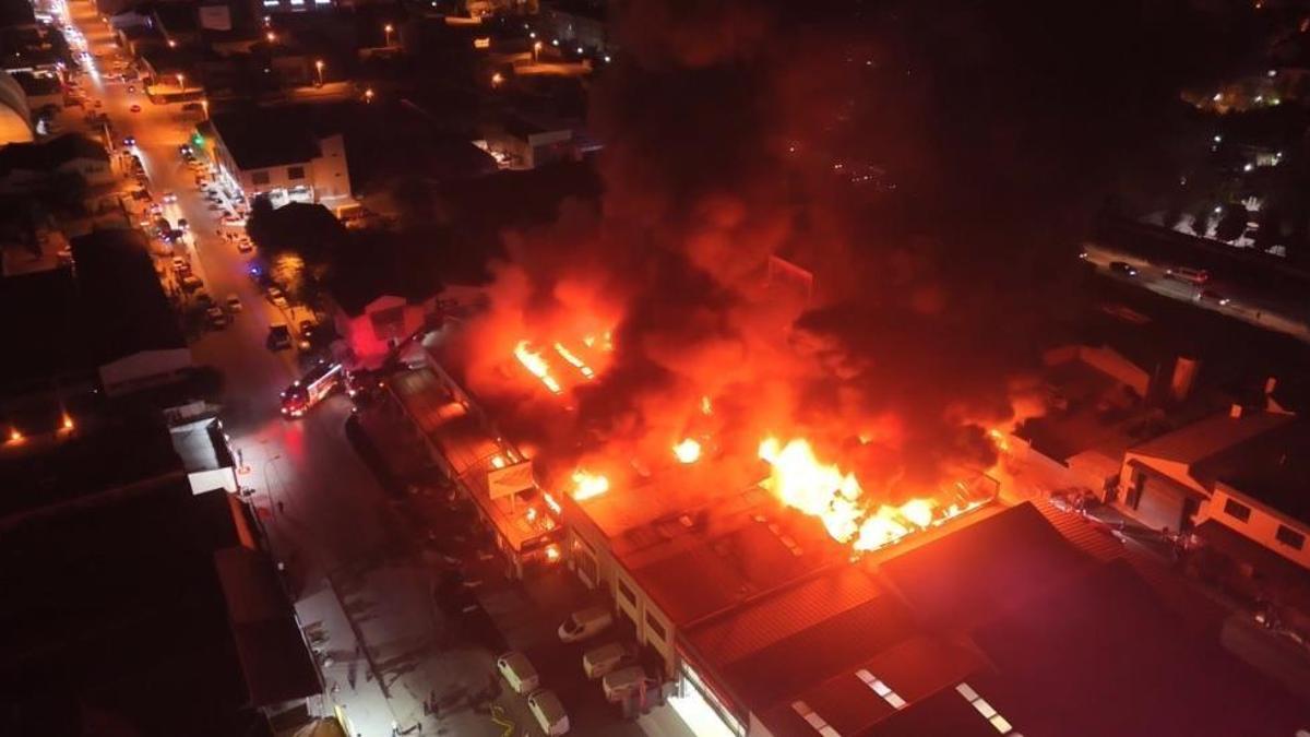 Eskişehir'de sanayi sitesinde yangın! Alevler kısa sürede büyüdü