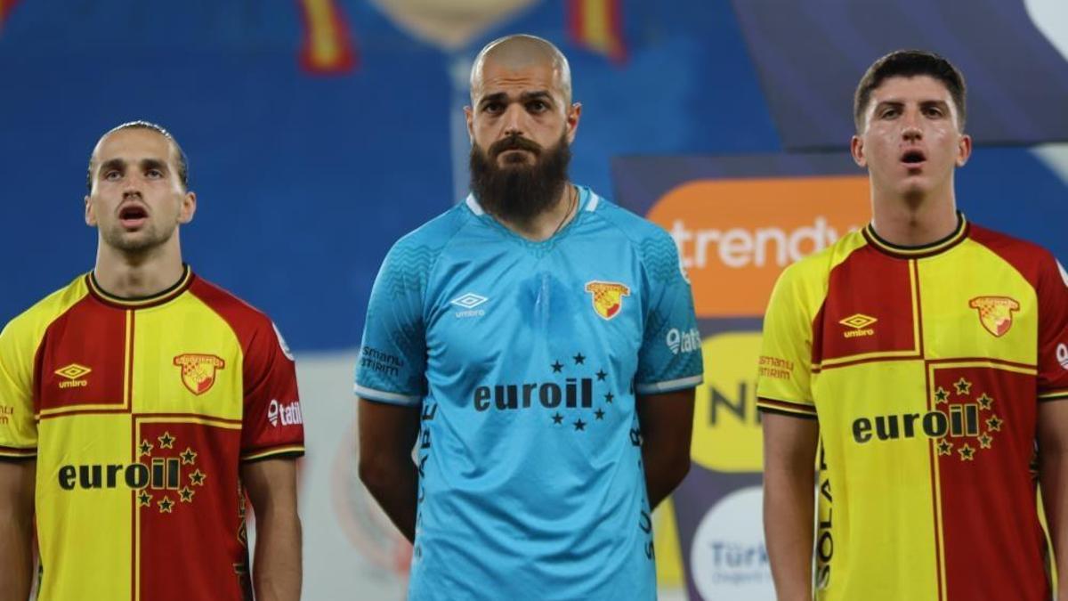 Göztepe kalecisi Gugeshashvili protesto edilince devrede oyundan çıktı! Maç sonu taraftarları hedef aldı