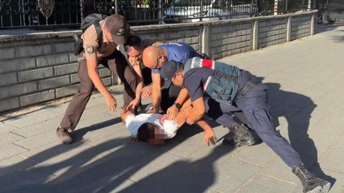 İnşaatta başlayan kavga polis merkezi önünde devam etti