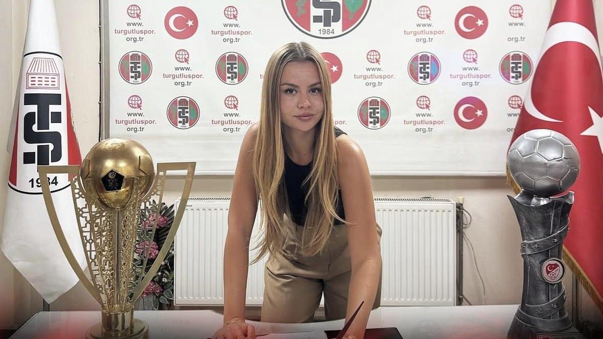Turgutluspor'dan tarihi ilk: Takım 22 yaşındaki Zeynep Mestan'a emanet
