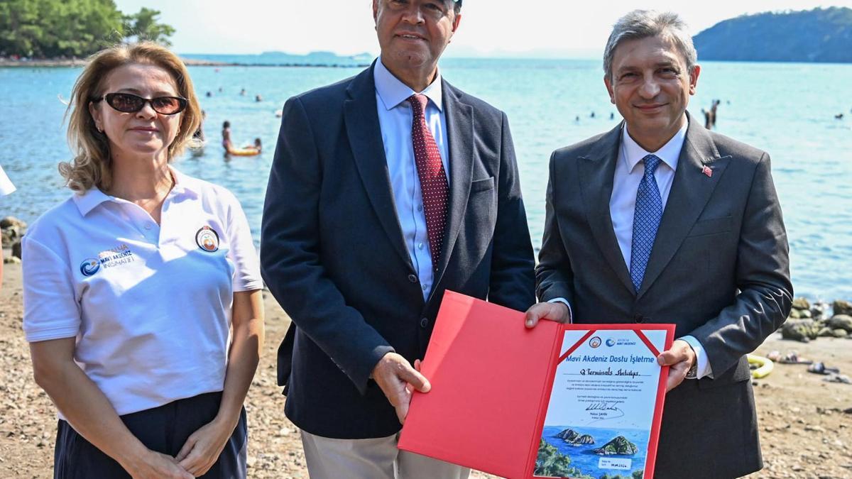 Phaselis'te deniz bariyeri ve çöp kapar uygulaması